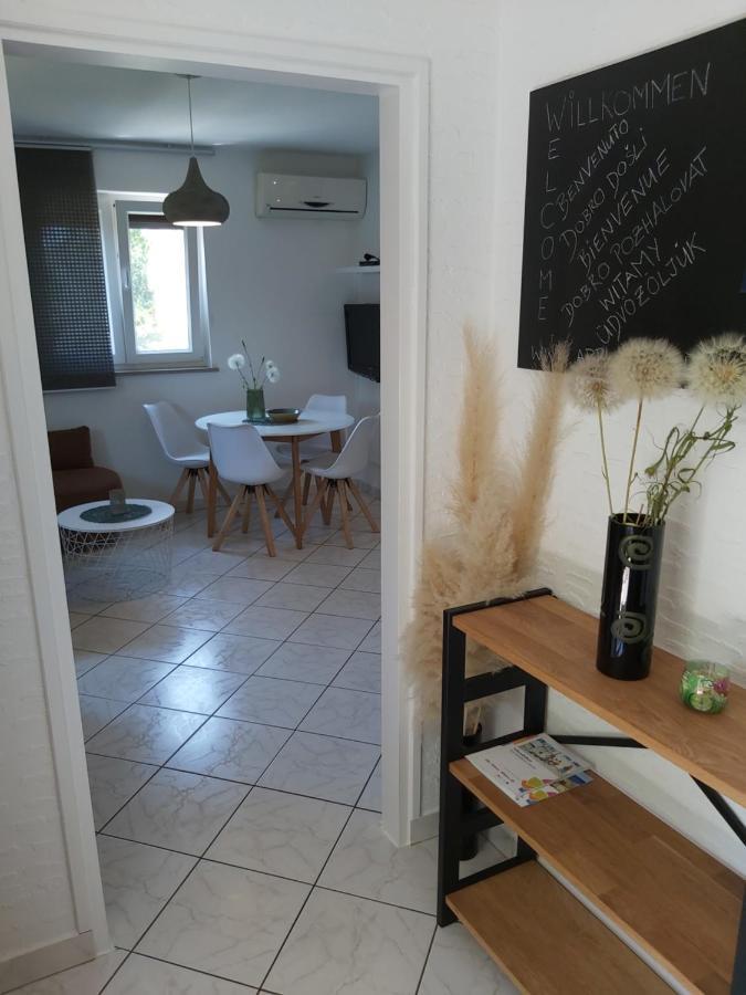 Ferienwohnung mit 2 Schlafzimmer oder Studio Apartment - Istrien-Fiorini Brtonigla Exterior foto