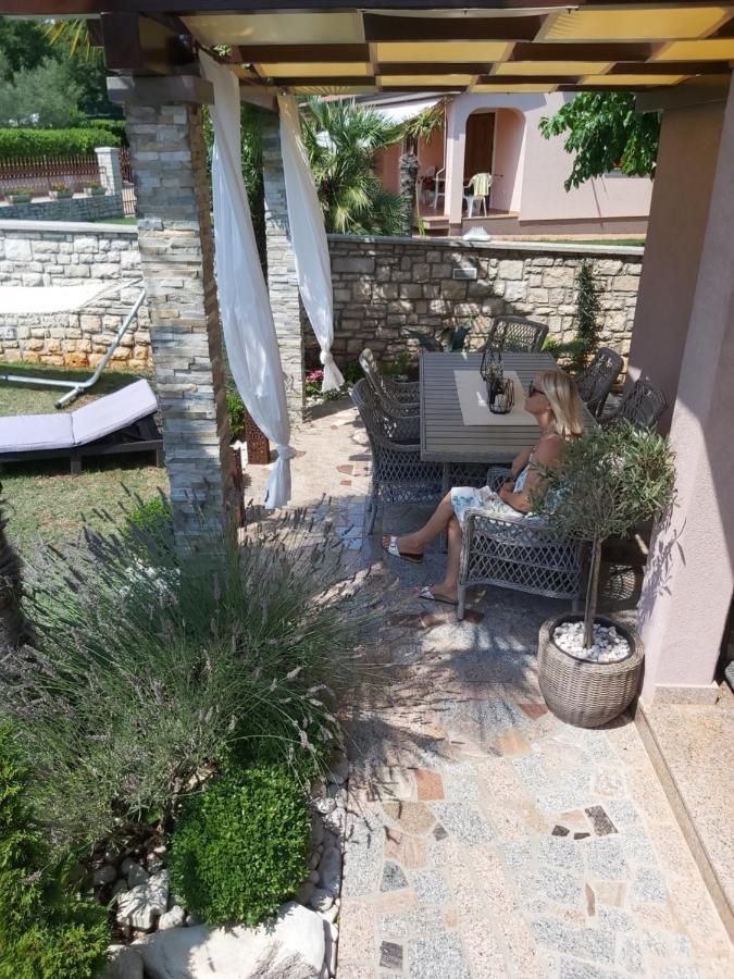 Ferienwohnung mit 2 Schlafzimmer oder Studio Apartment - Istrien-Fiorini Brtonigla Exterior foto