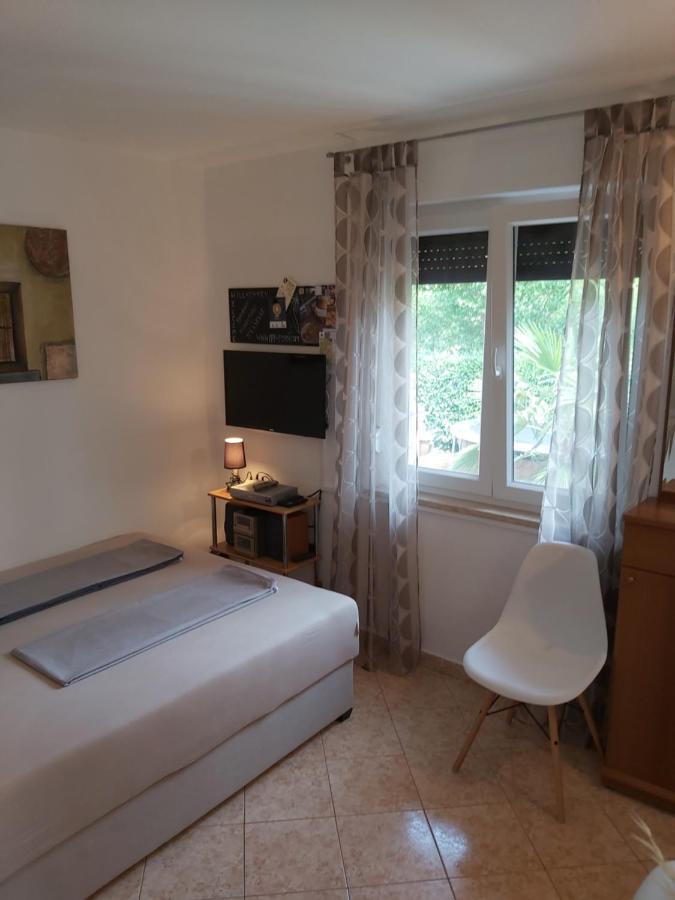 Ferienwohnung mit 2 Schlafzimmer oder Studio Apartment - Istrien-Fiorini Brtonigla Exterior foto