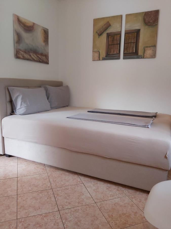 Ferienwohnung mit 2 Schlafzimmer oder Studio Apartment - Istrien-Fiorini Brtonigla Exterior foto