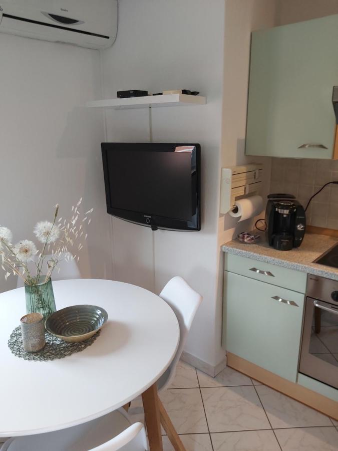 Ferienwohnung mit 2 Schlafzimmer oder Studio Apartment - Istrien-Fiorini Brtonigla Exterior foto