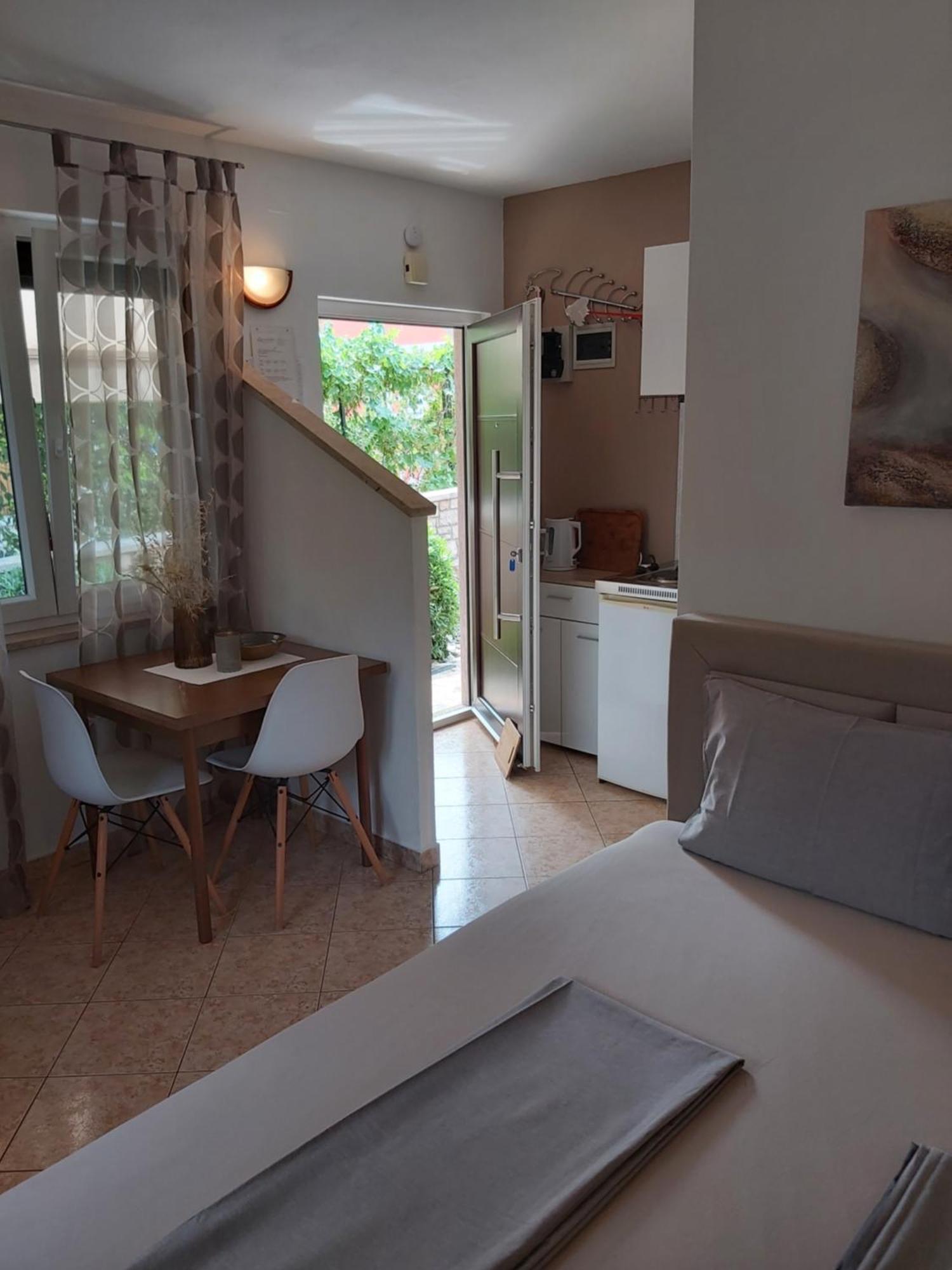Ferienwohnung mit 2 Schlafzimmer oder Studio Apartment - Istrien-Fiorini Brtonigla Zimmer foto